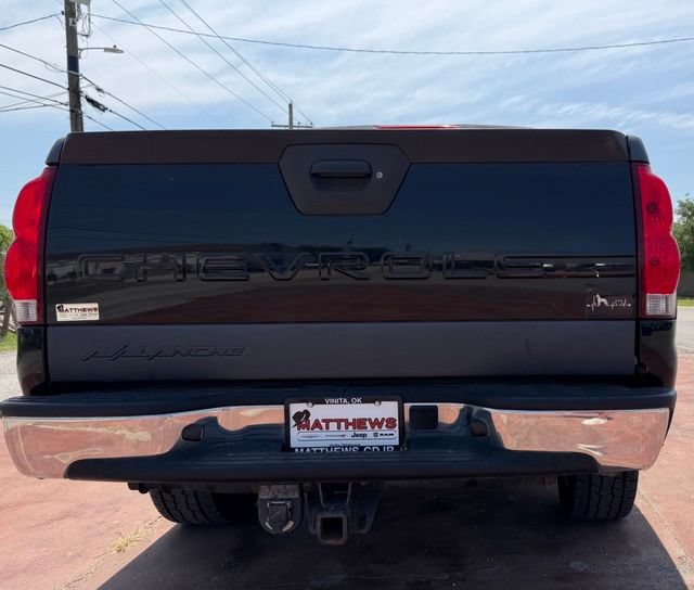 Used 2005 Chevrolet Avalanche Z71 w/ Preferred Equipment Group AWD/4WD image 5