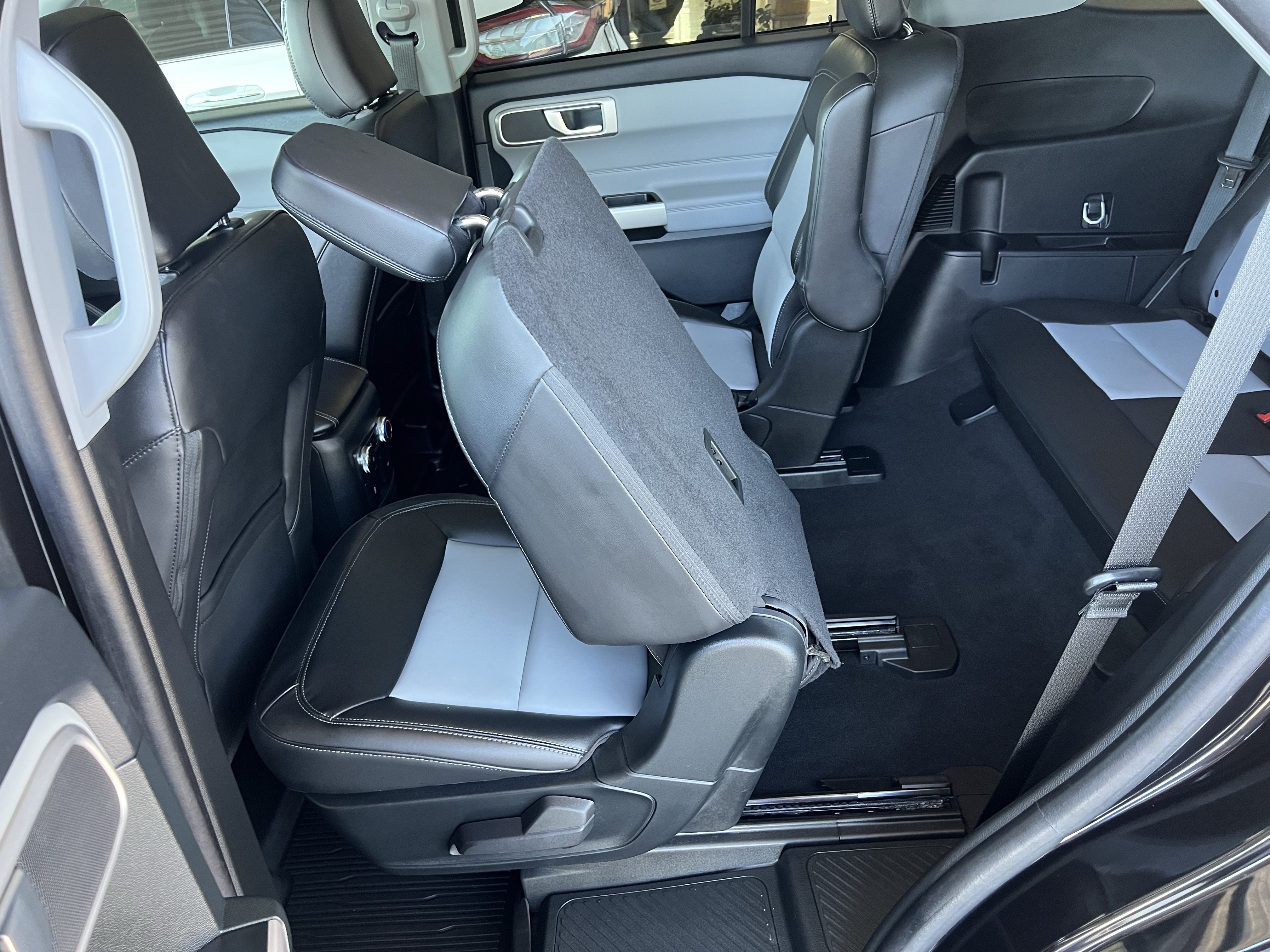 Used 2023 Ford Explorer XLT w/ Equipment Group 202A AWD/4WD image 21