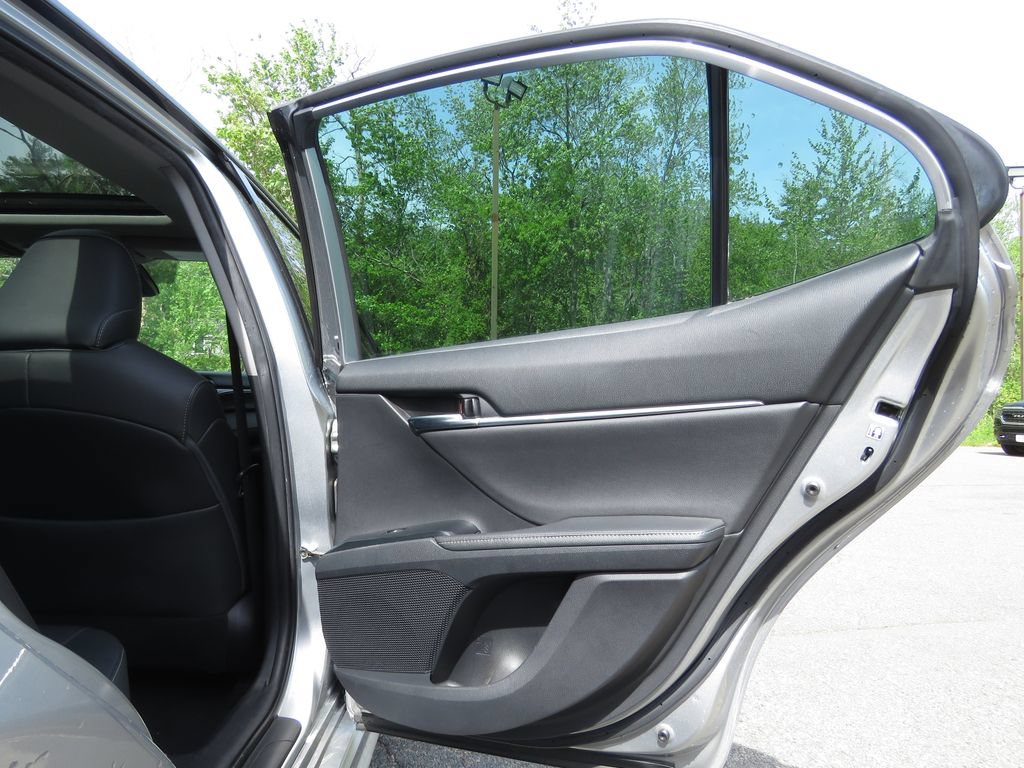 Used 2019 Toyota Camry XSE w/ Navigation Package FWD image 15