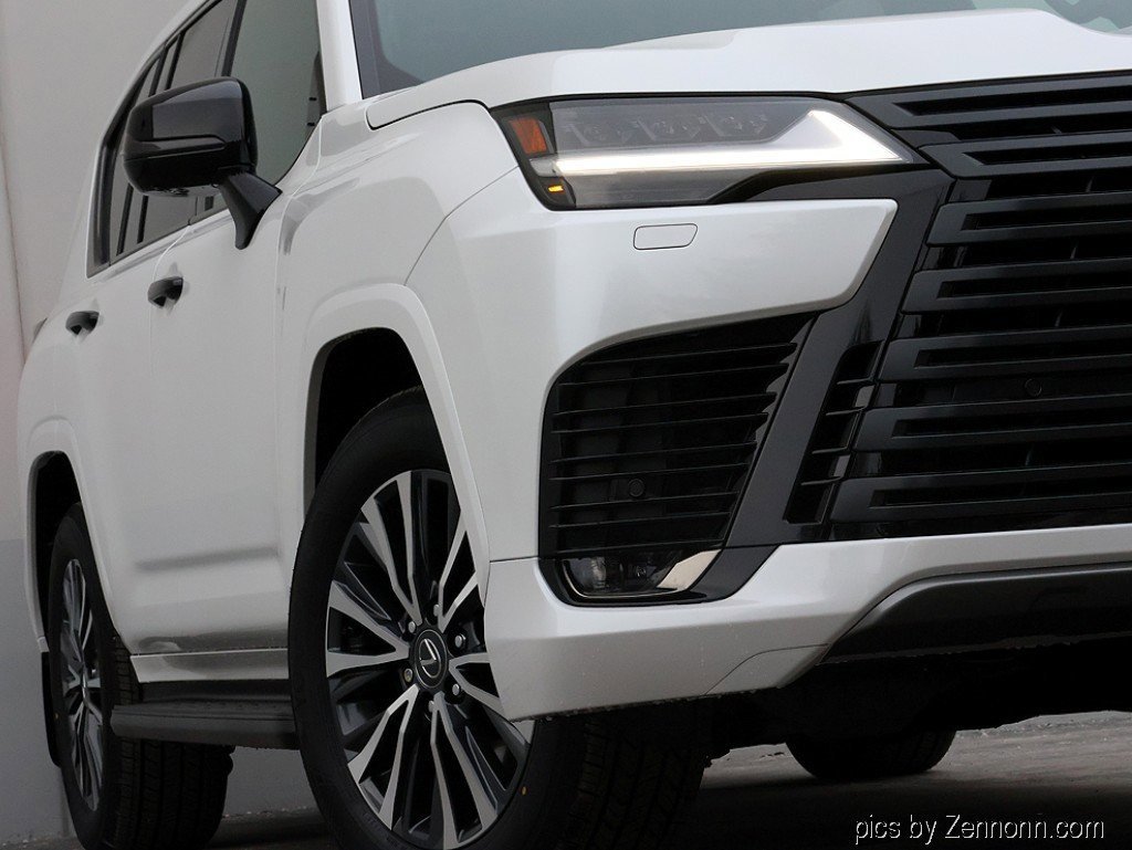 New 2026 Lexus LX 600 4WD w/ Premium Package image 4