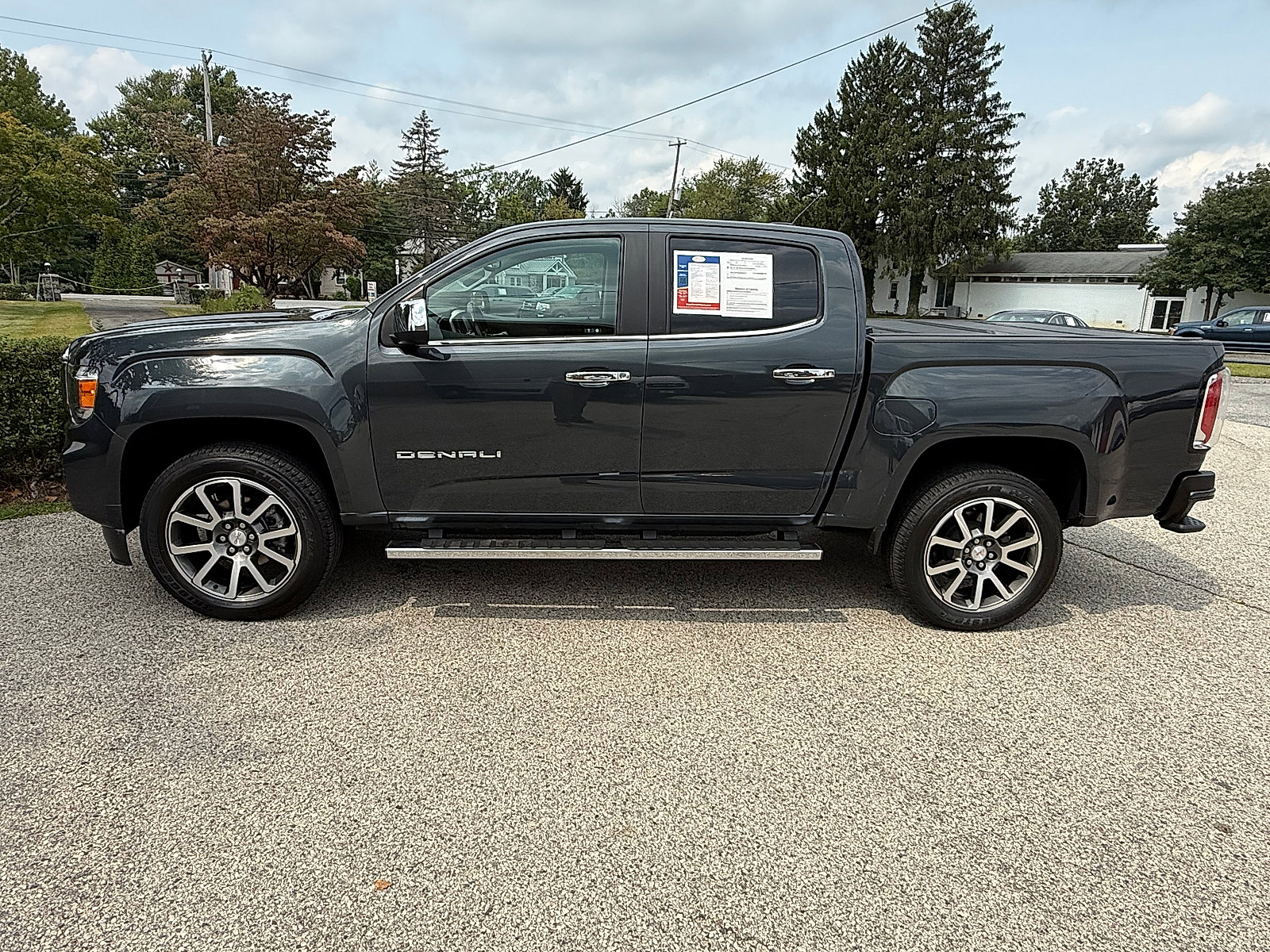 Used 2021 GMC Canyon Denali image 4