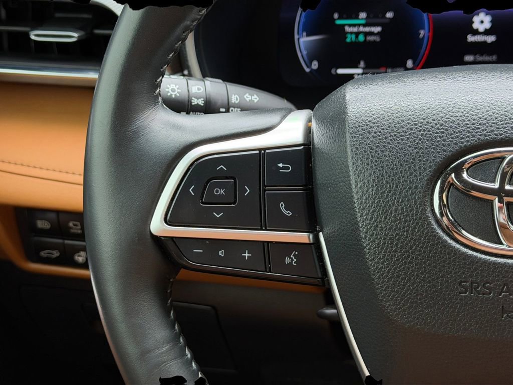 Used 2024 Toyota Highlander Platinum image 22