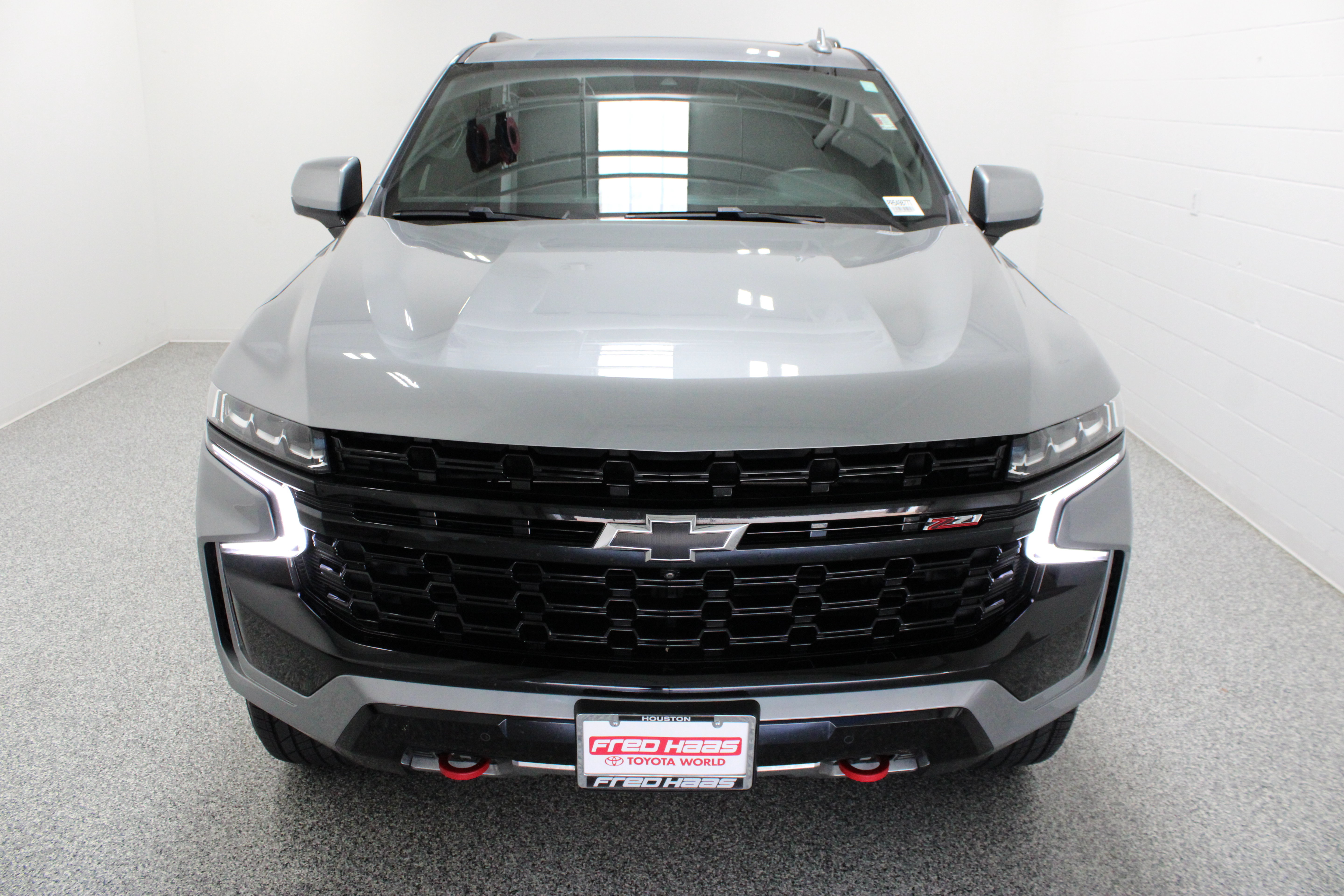 Used 2023 Chevrolet Tahoe Z71 w/ Luxury Package AWD/4WD image 3