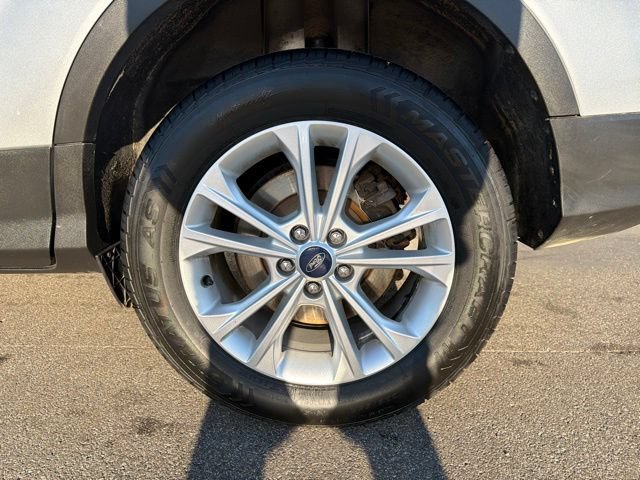 Used 2018 Ford Escape SE w/ Ford Safe & Smart Package FWD image 11
