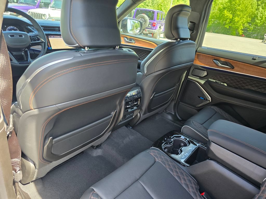 New 2026 Jeep Grand Cherokee L Summit w/ Obsidian Package AWD/4WD image 25