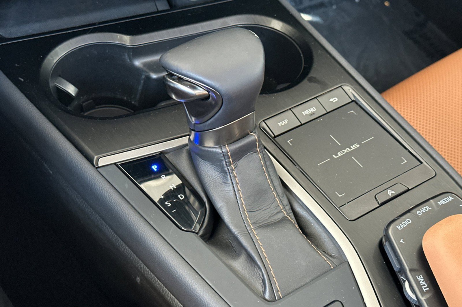 Used 2019 Lexus UX 250h w/ Accessory Package 2 AWD/4WD image 22