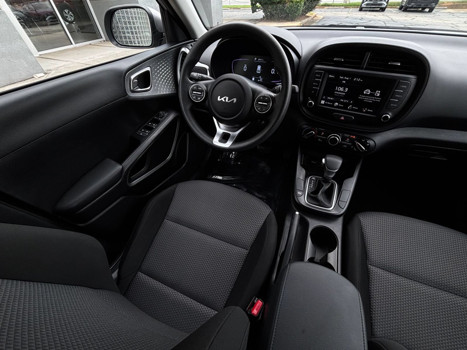 Used 2025 Kia Soul LX w/ LX Technology Package FWD image 32