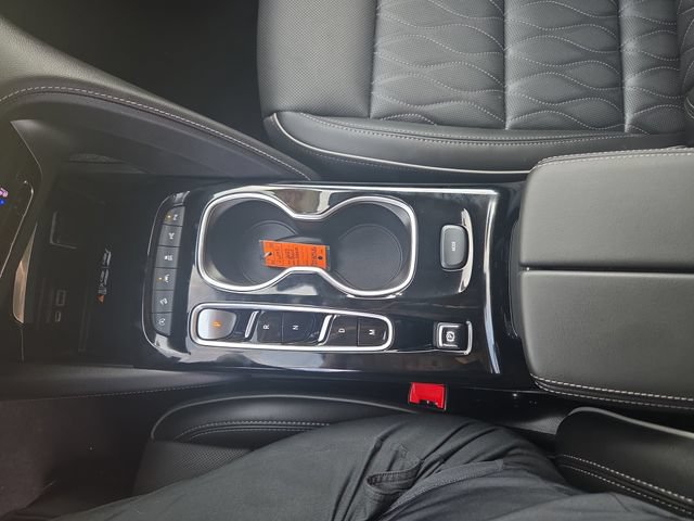 Used 2023 Buick Envision Avenir AWD/4WD image 28