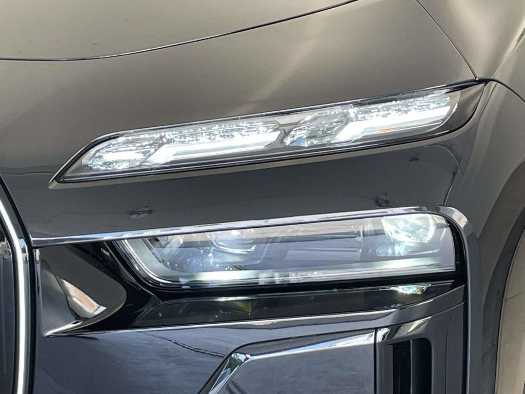 Used 2025 BMW i7 xDrive60 w/ Executive Package AWD/4WD image 10