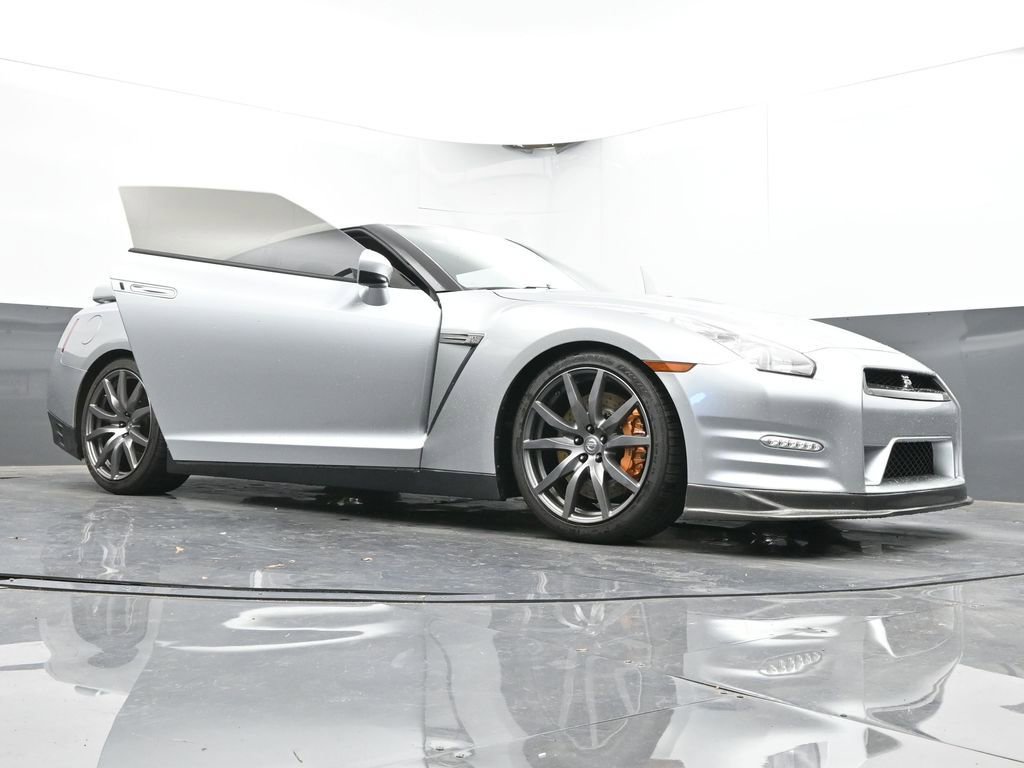 Used 2012 Nissan GT-R Premium image 68