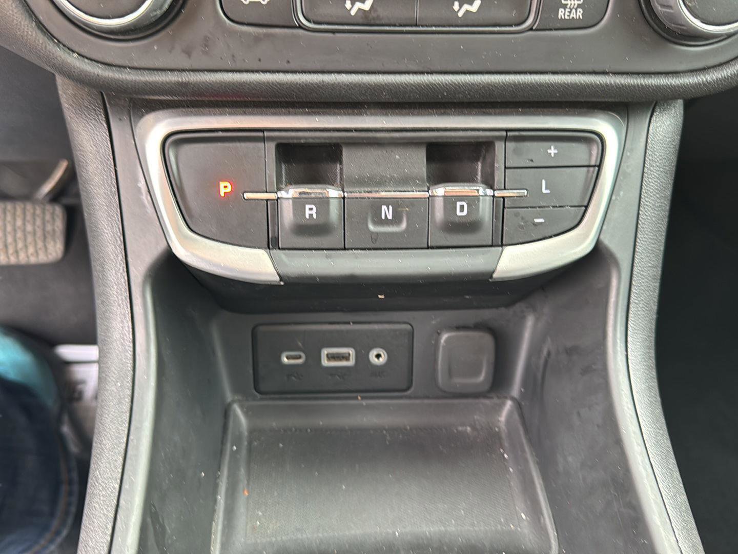 Used 2024 GMC Terrain SLE image 15