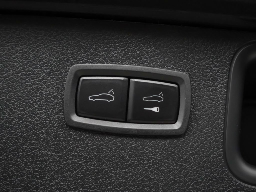 Certified 2026 Porsche Macan AWD/4WD image 14