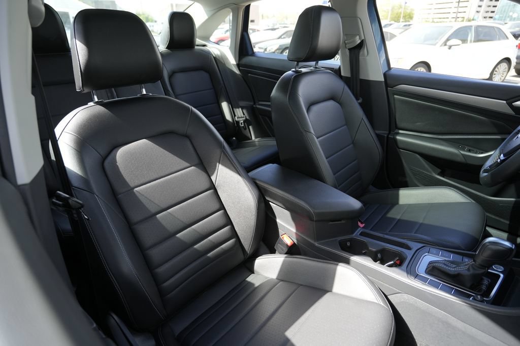 Used 2021 Volkswagen Jetta SE w/ SE Cold Weather Package FWD image 29