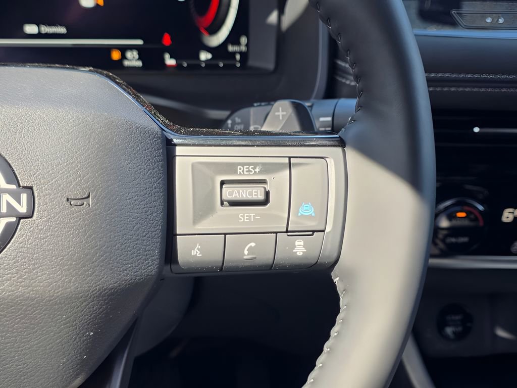 Used 2025 Nissan Rogue SL AWD/4WD image 22