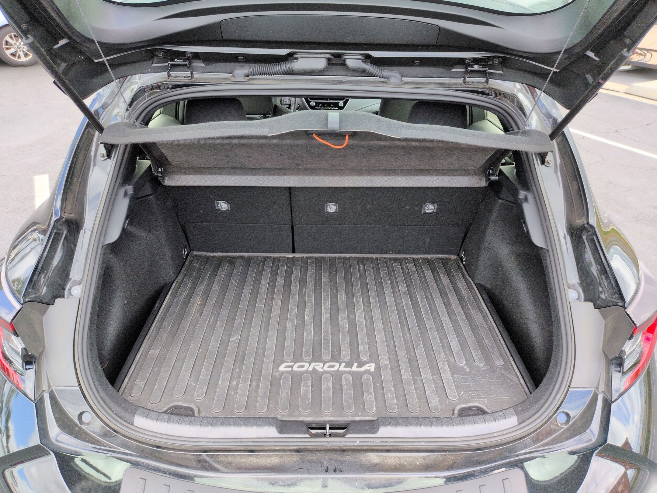 Used 2025 Toyota Corolla SE w/ SE Package FWD image 29