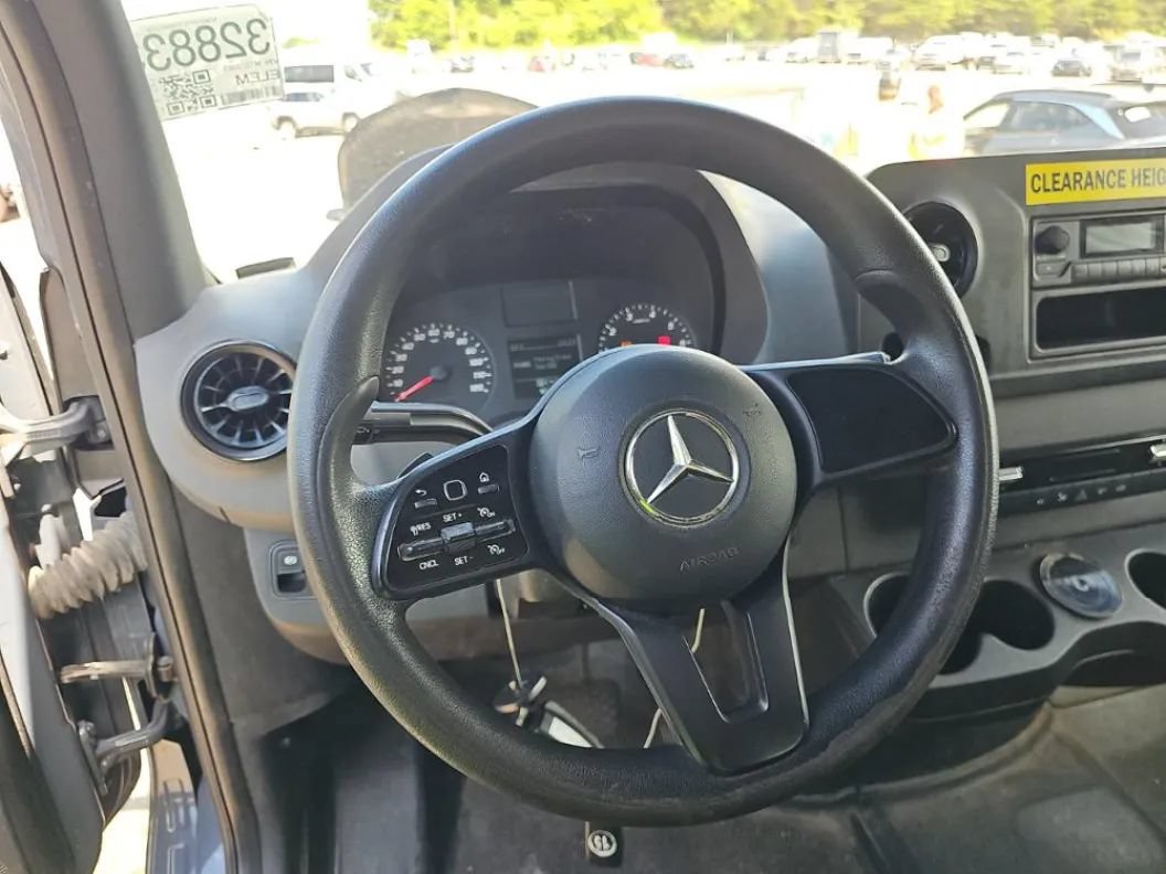 Used 2021 Mercedes-Benz Sprinter 2500 image 13