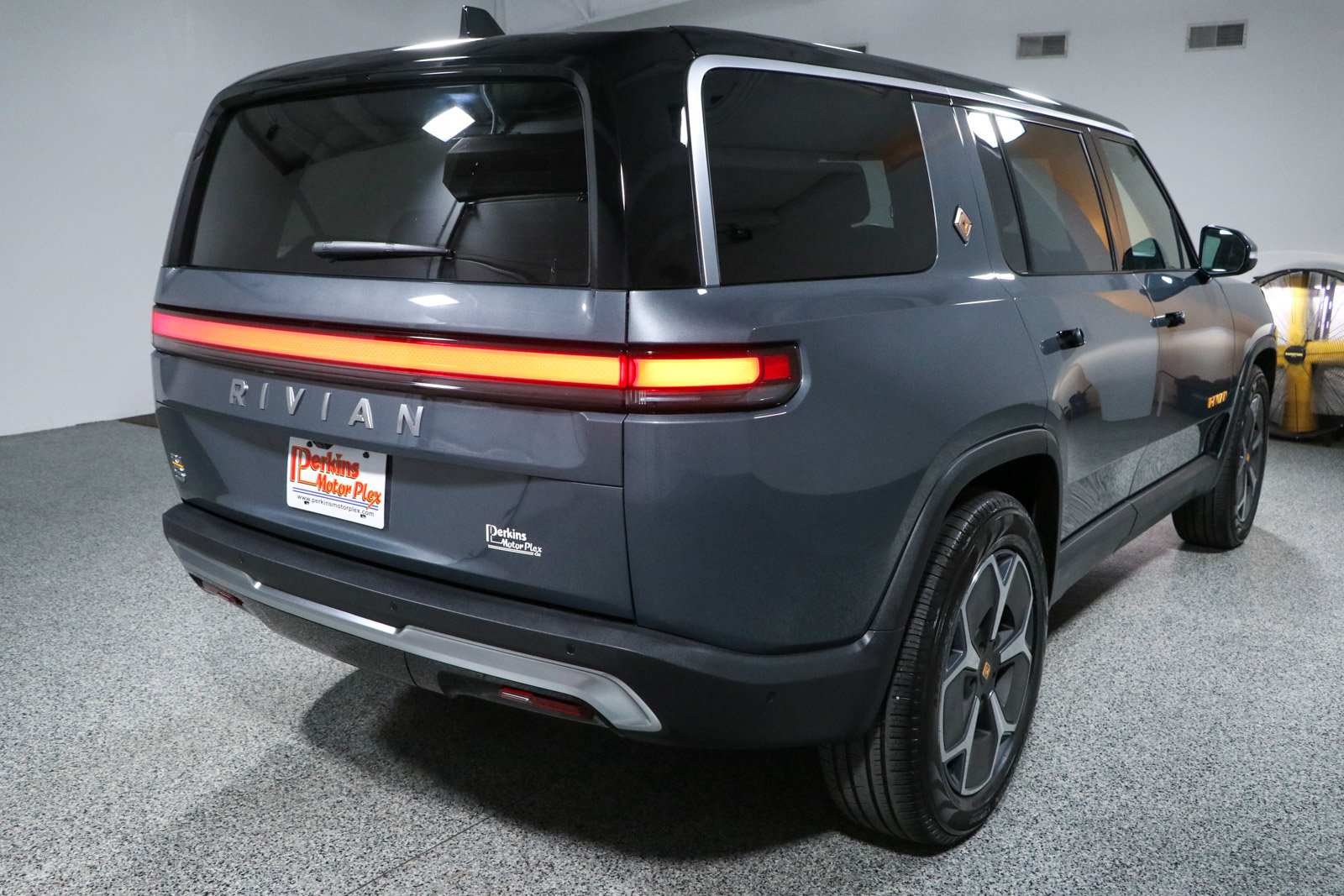 Used 2024 Rivian R1S Adventure AWD/4WD image 6