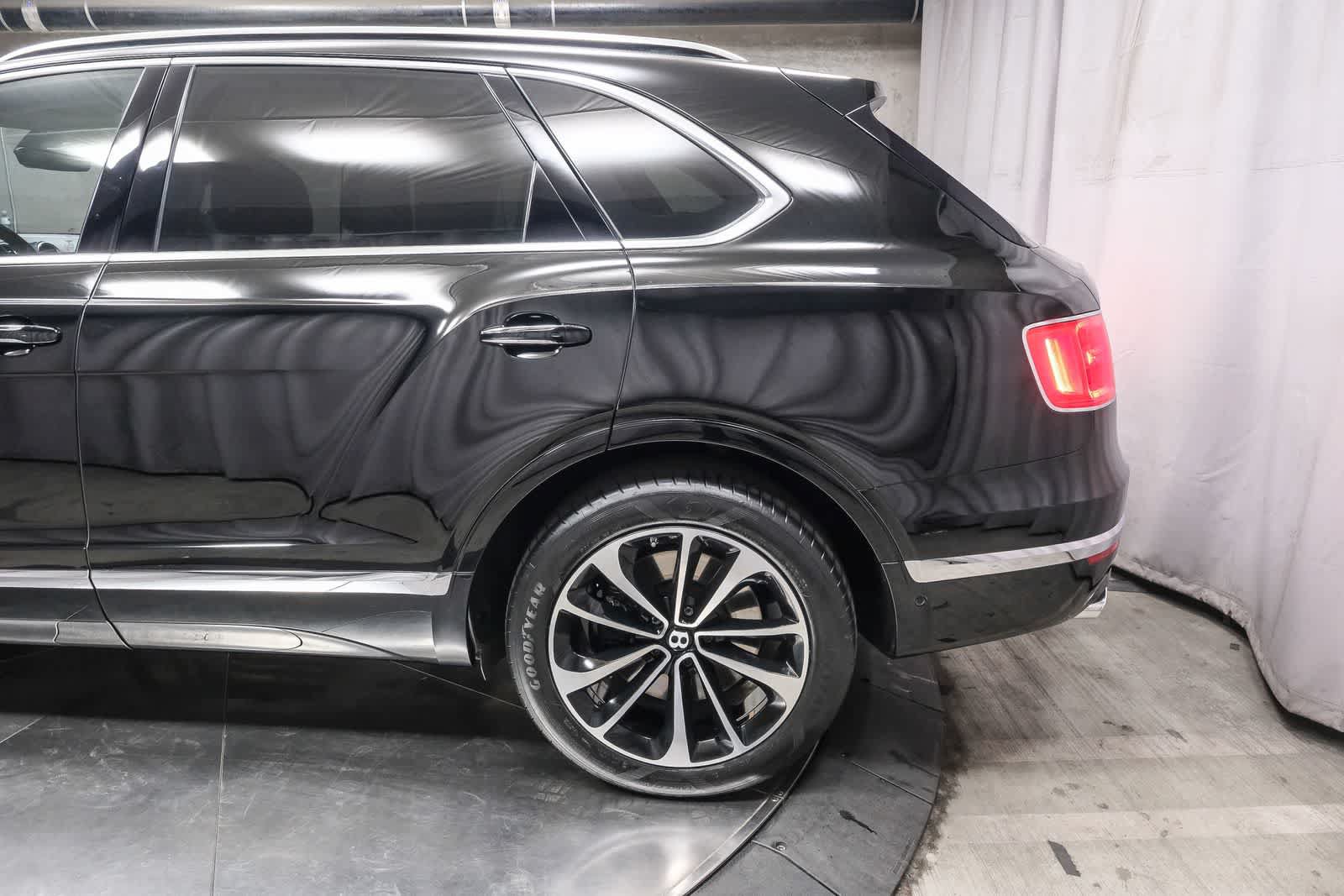 Used 2018 Bentley Bentayga AWD/4WD image 8