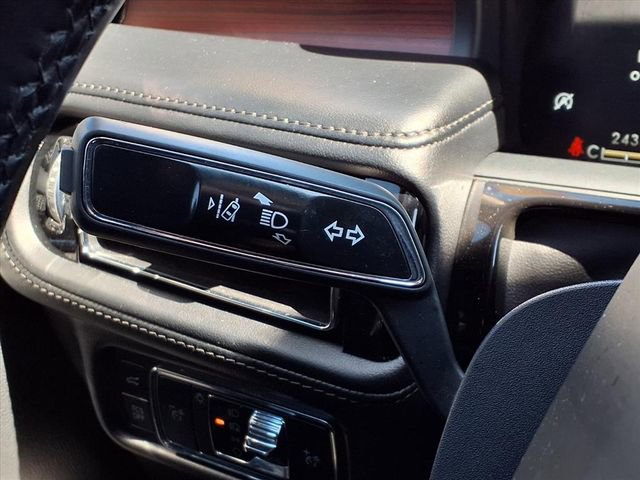 Certified 2023 Lincoln Nautilus Reserve w/ Luxury Package AWD/4WD image 17