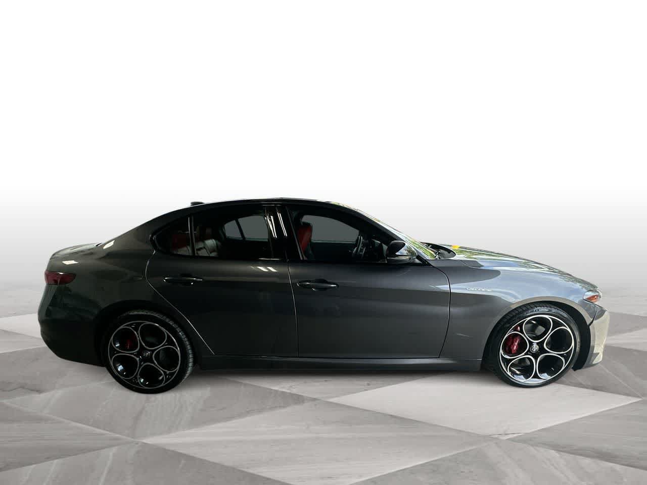 Used 2022 Alfa Romeo Giulia Veloce RWD image 9
