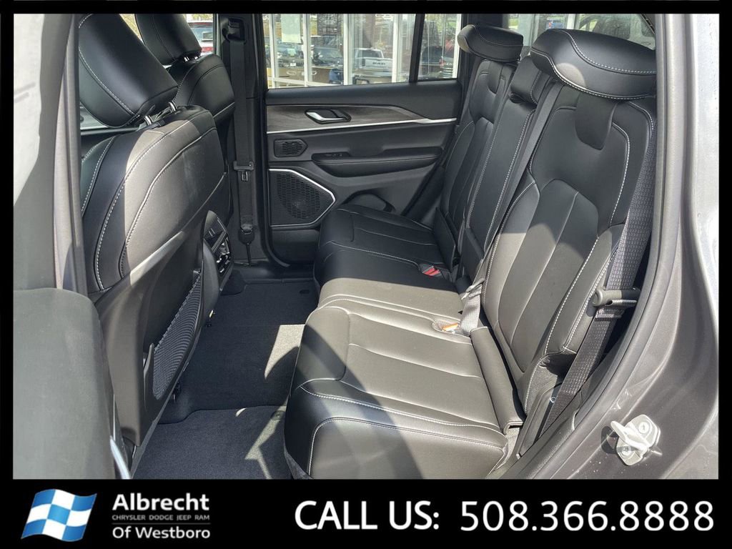 New 2026 Jeep Grand Cherokee Limited AWD/4WD image 12