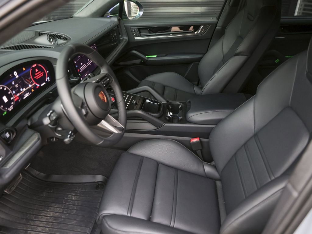 Certified 2026 Porsche Cayenne Turbo GT image 15