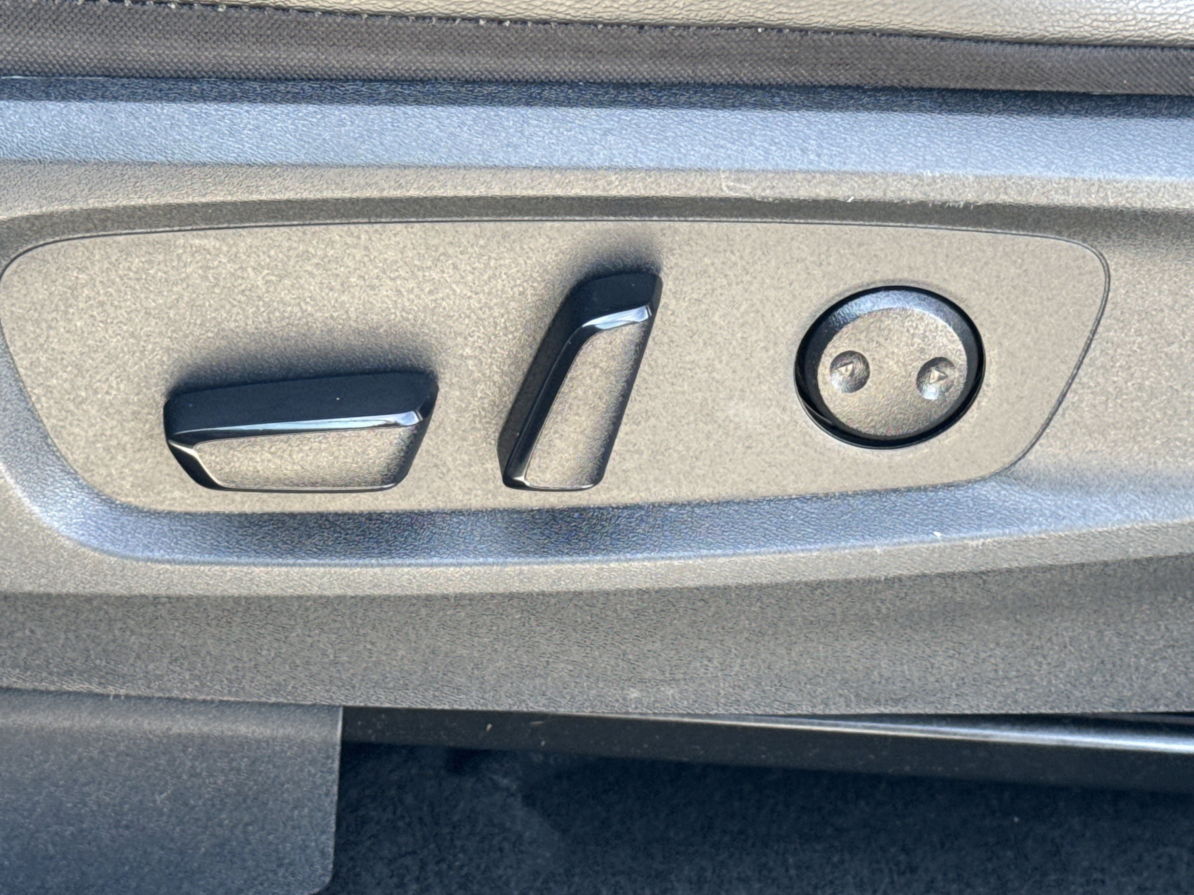 Used 2025 Nissan Pathfinder SL image 27