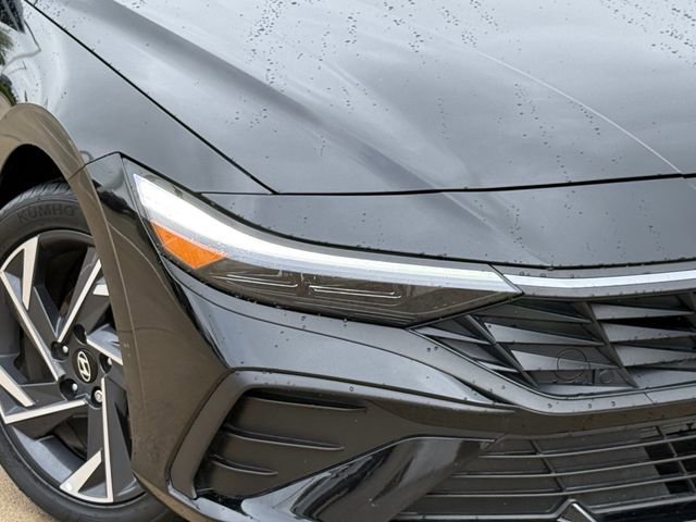 Used 2025 Hyundai Elantra Sport image 3