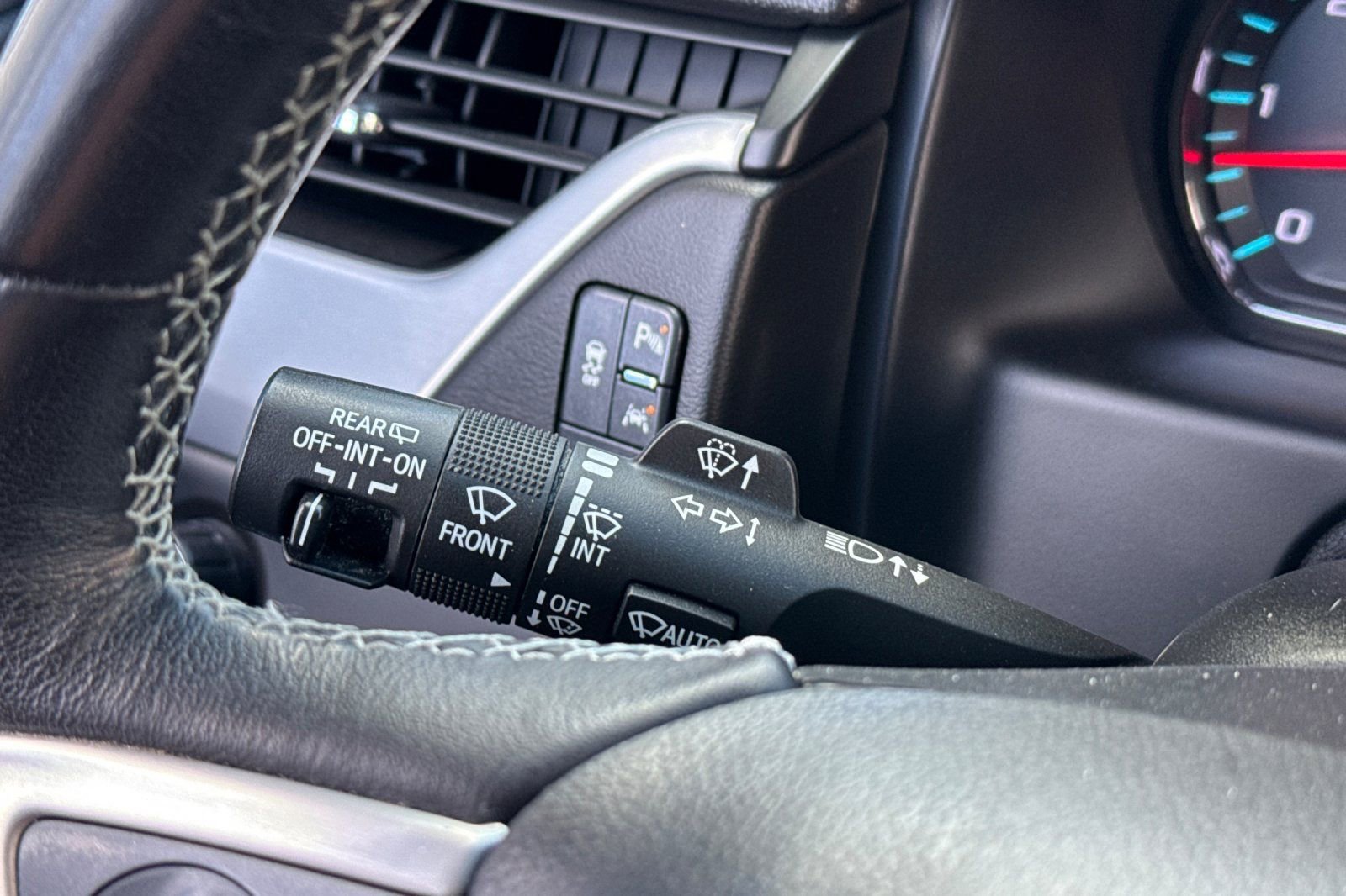 Used 2019 GMC Yukon SLT image 35