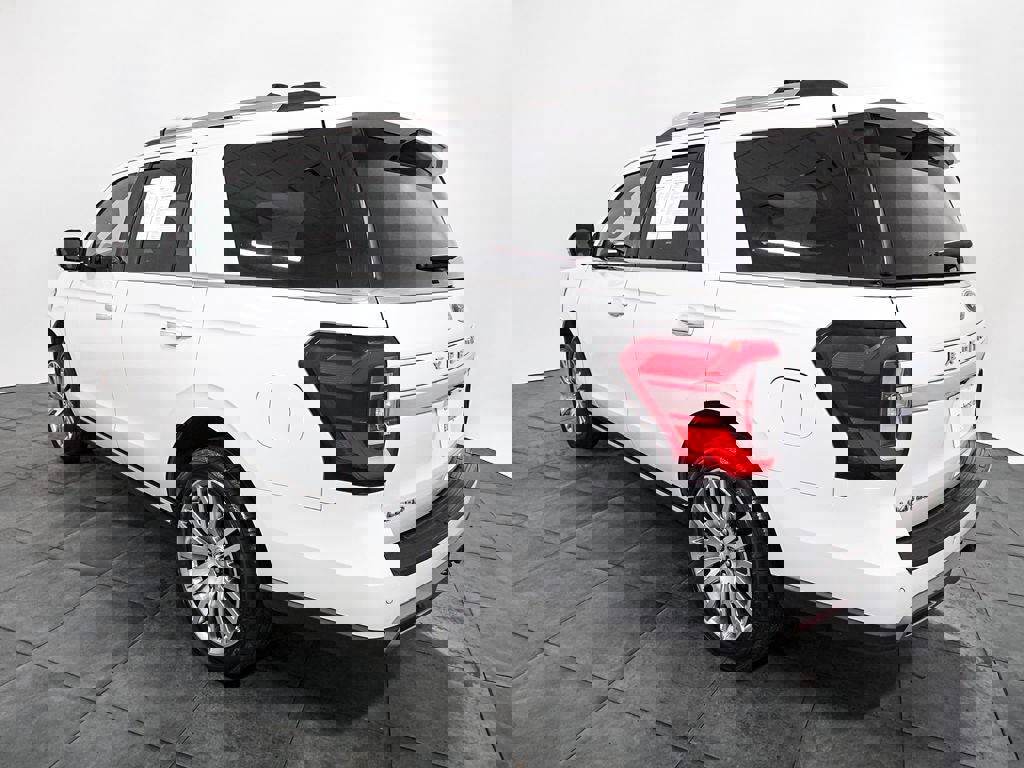 Used 2024 Ford Expedition Limited image 4