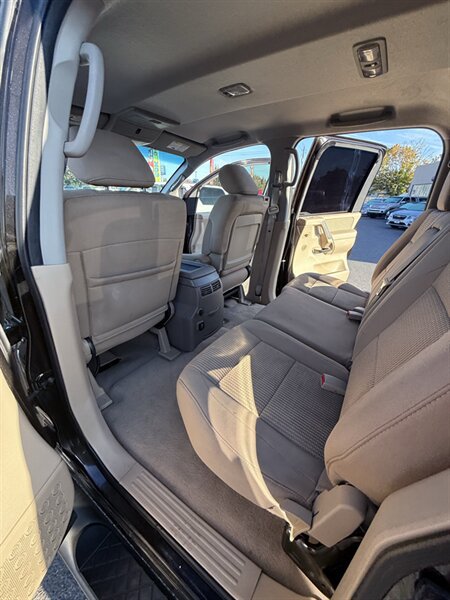 Used 2014 Nissan Titan SV w/ SV Value Truck Package AWD/4WD image 27