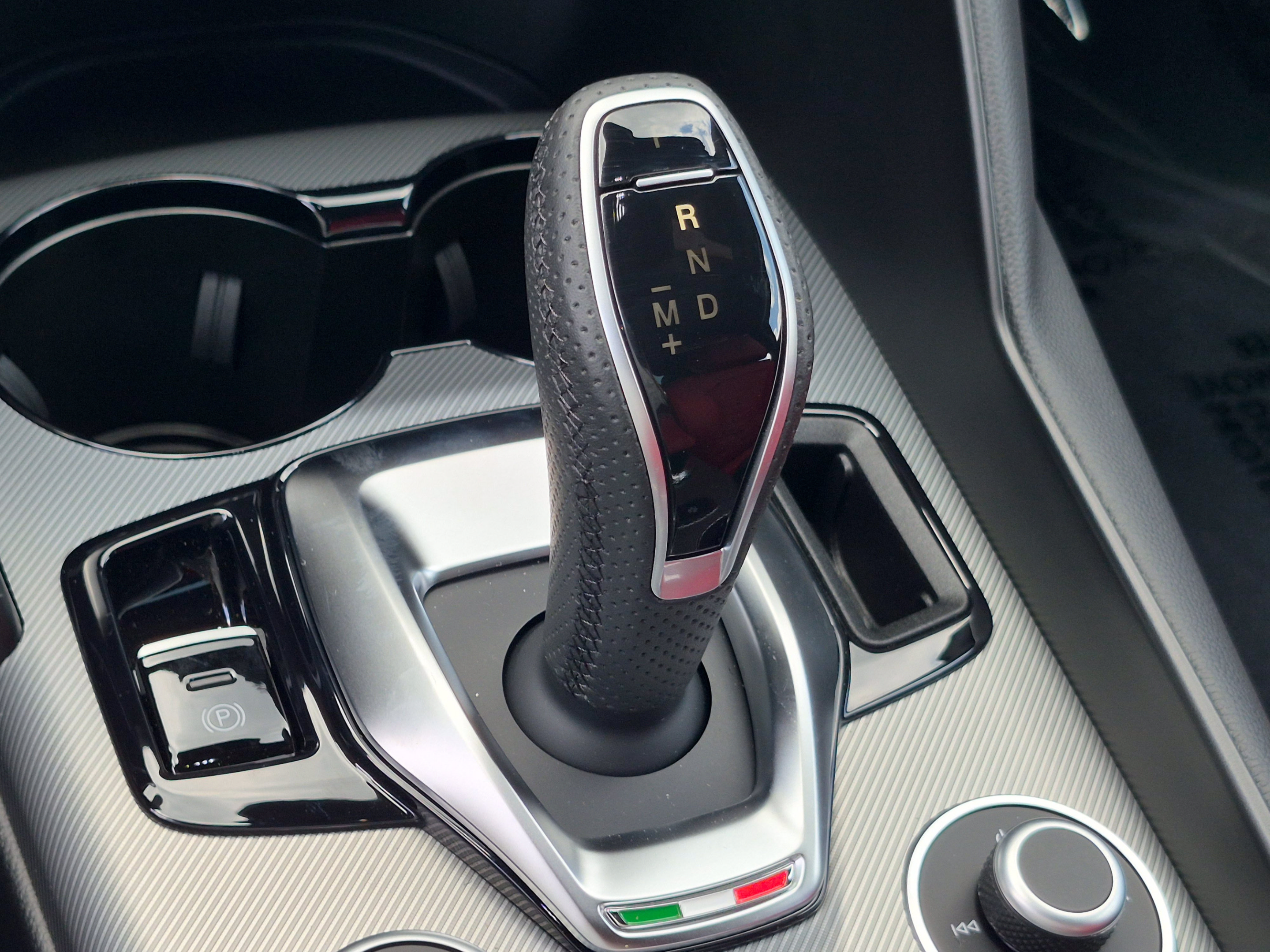 New 2026 Alfa Romeo Giulia w/ Driving Assist Package RWD image 40
