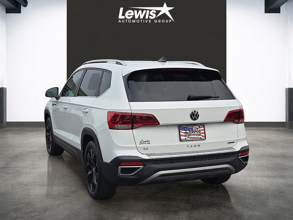 Used 2023 Volkswagen Taos SE AWD/4WD image 3