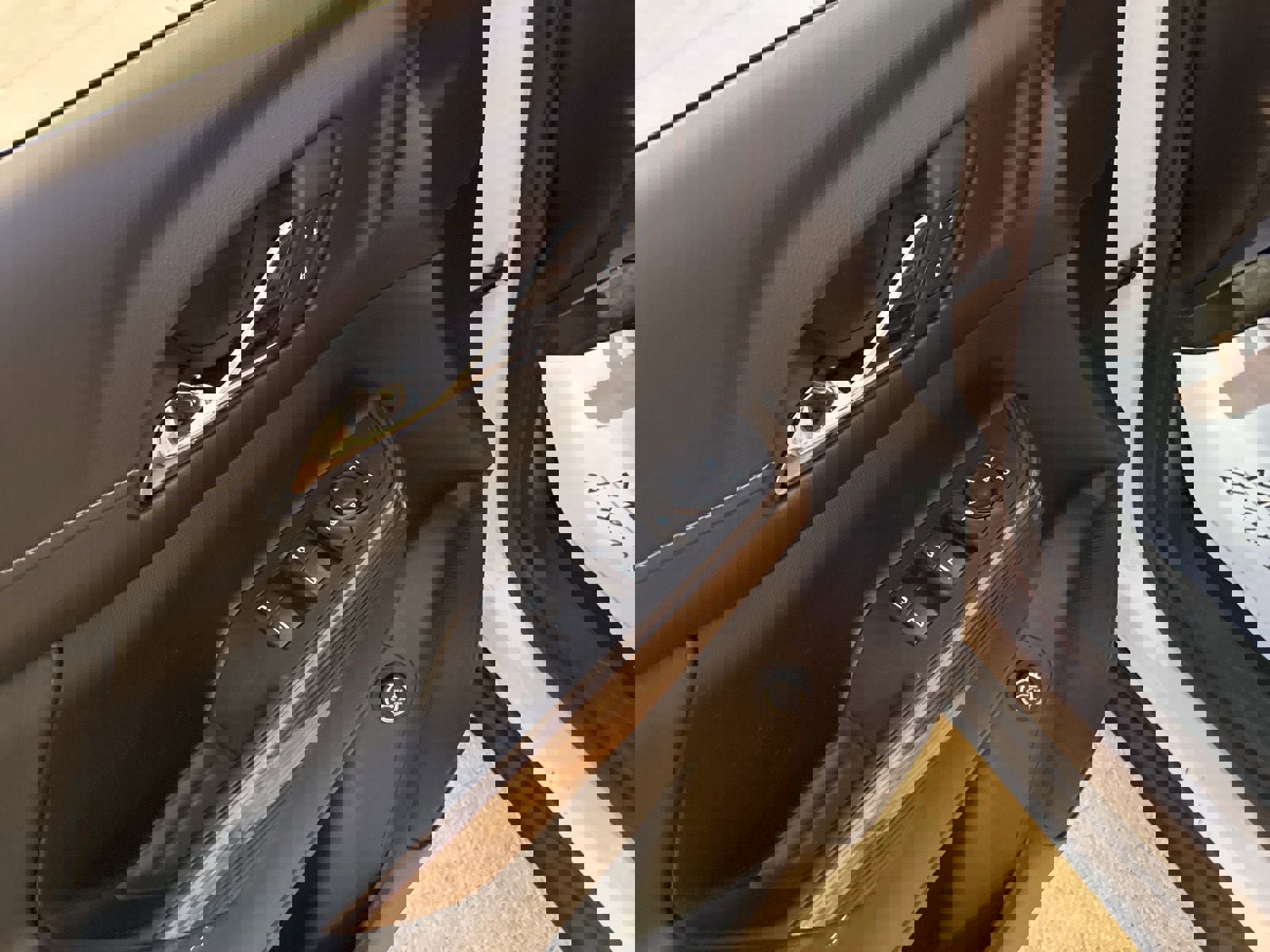 Used 2023 GMC Acadia SLE w/ Driver Convenience Package image 16