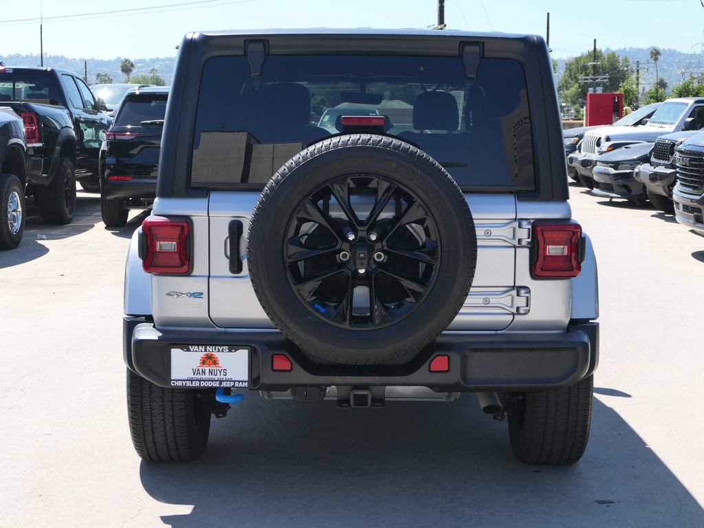 Used 2023 Jeep Wrangler Unlimited Sahara AWD/4WD image 3