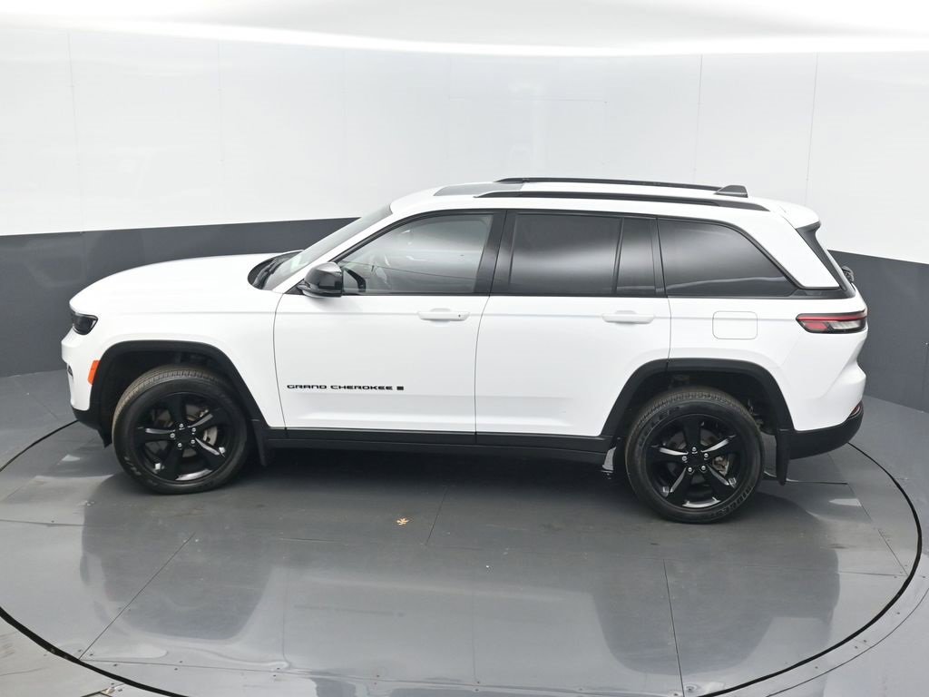 Used 2023 Jeep Grand Cherokee Altitude image 40