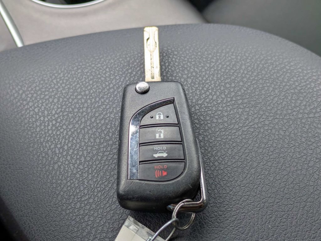 Used 2022 Toyota Camry LE FWD image 40