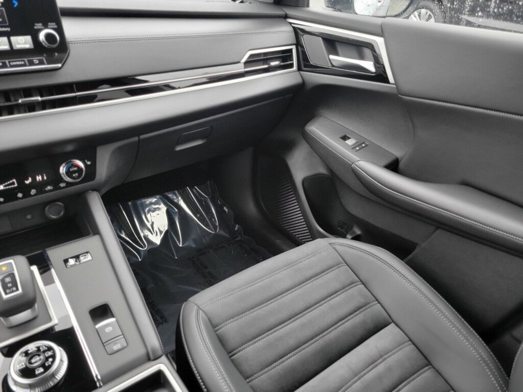 New 2025 Mitsubishi Outlander SE image 15