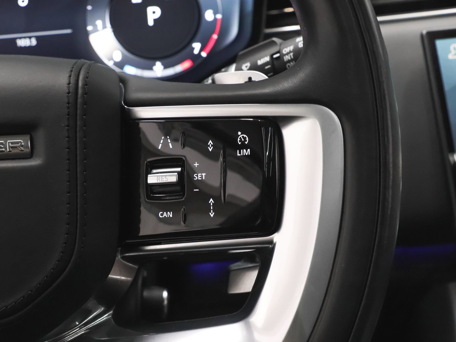 Used 2023 Land Rover Range Rover SE image 33