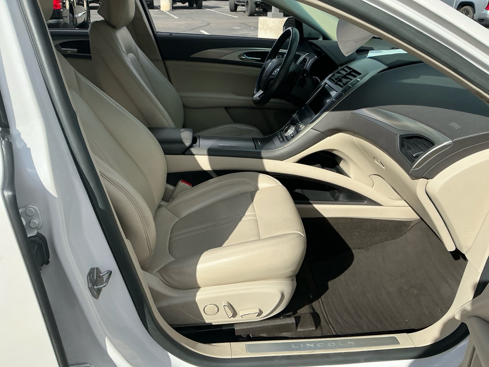 Used 2019 Lincoln MKZ Premiere FWD image 19