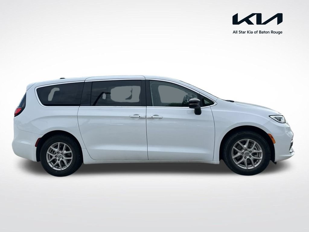 Used 2024 Chrysler Pacifica Touring-L