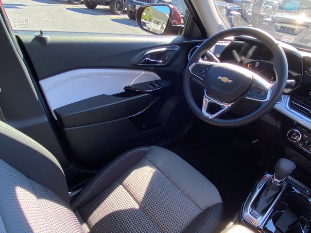 Used 2026 Chevrolet Trax LT w/ Driver Confidence Package FWD image 24