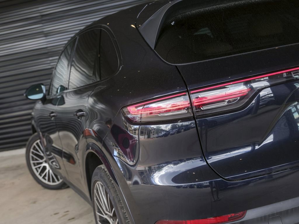 Certified 2023 Porsche Cayenne Platinum Edition AWD/4WD image 13