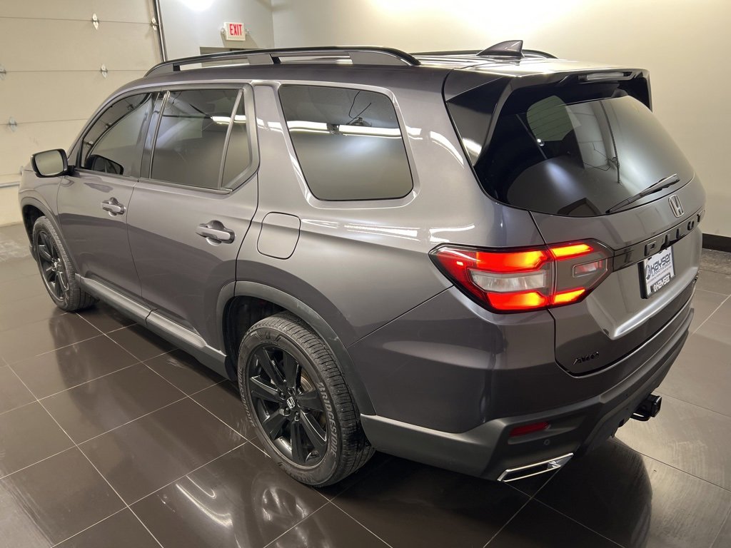 Used 2025 Honda Pilot Black Edition image 4
