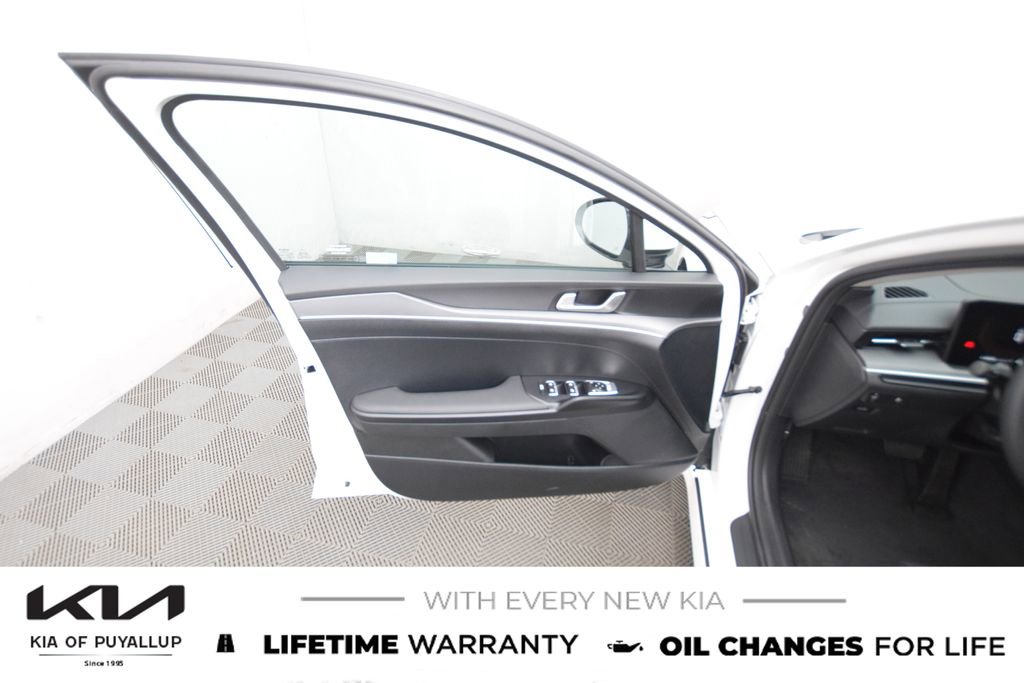 New 2026 Kia K5 LXS image 9