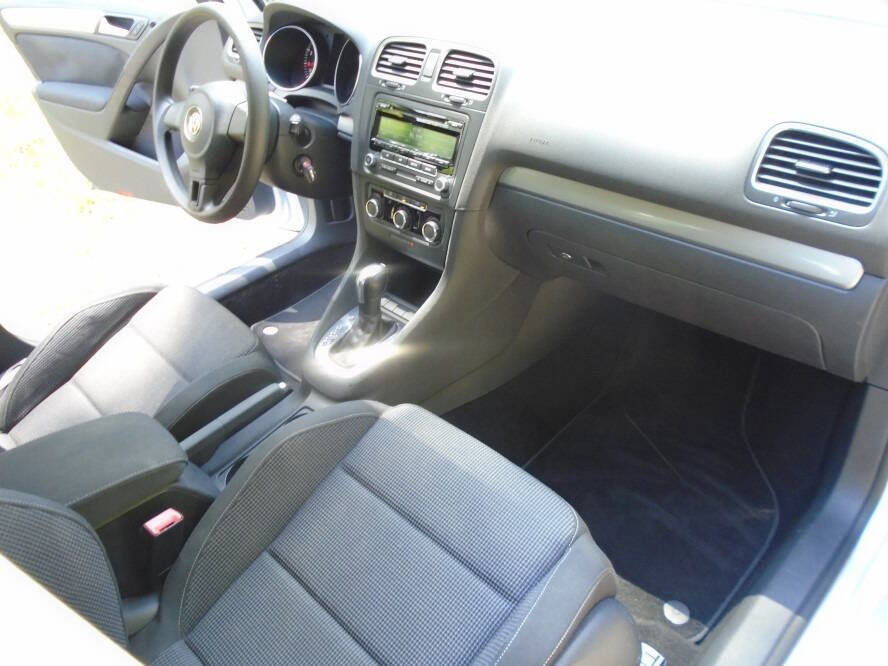 Used 2014 Volkswagen Golf 4-Door FWD image 23