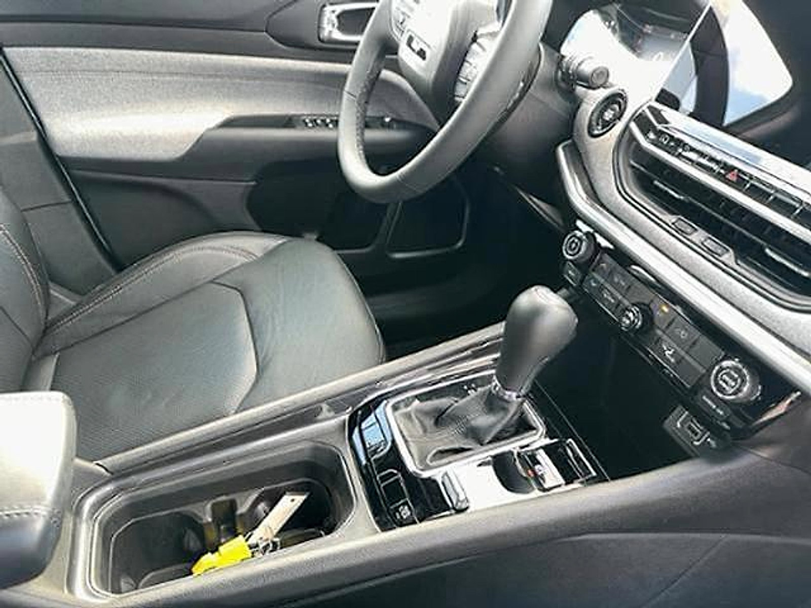 Used 2023 Jeep Compass Latitude image 12