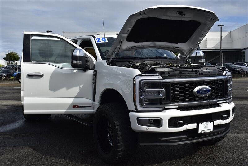 Used 2024 Ford F350 Platinum image 39