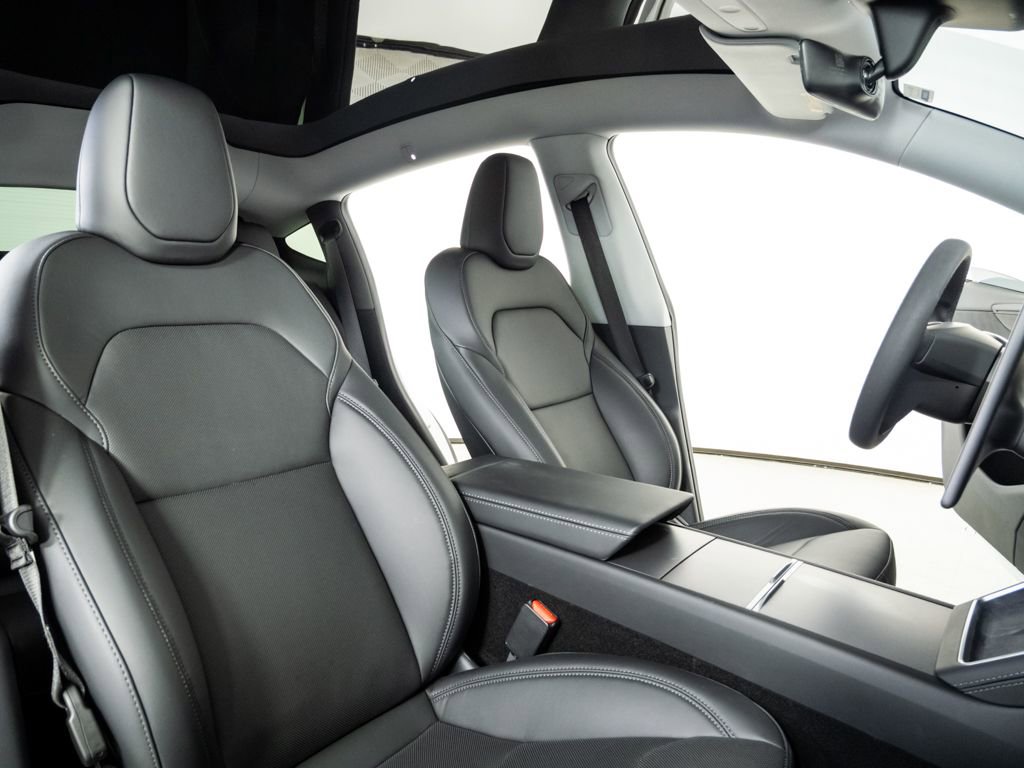 Used 2026 Tesla Model Y Long Range image 22