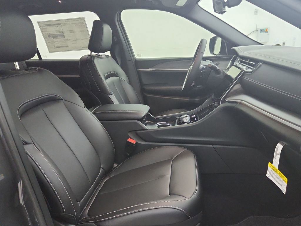 New 2025 Jeep Grand Cherokee L Limited w/ Black Appearance Package image 34